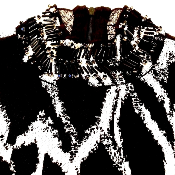 WHBM BLACK and WHITE SLEEVELESS SWEATER FEATURING A BEADED NECKLINE SIZE XXSP - Picture 2 of 7